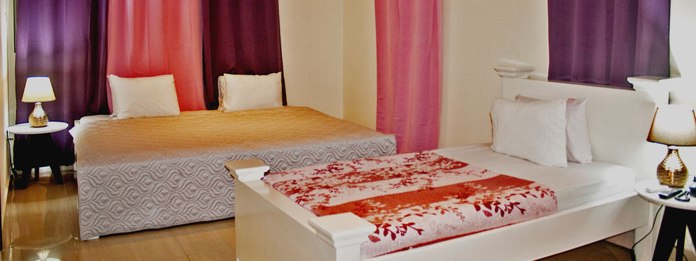 @Home Boutique B&B Hostel And Suite Accra Esterno foto