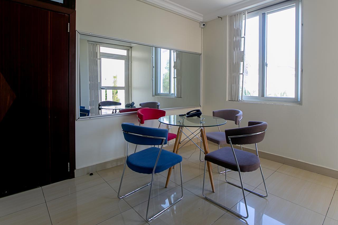 @Home Boutique B&B Hostel And Suite Accra Esterno foto