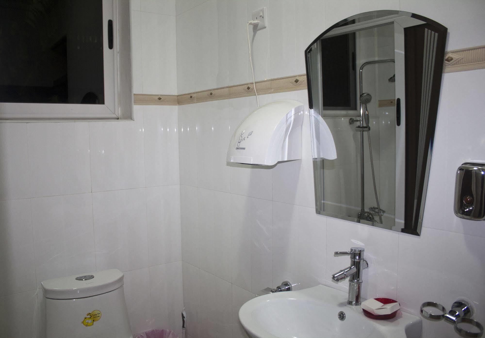 @Home Boutique B&B Hostel And Suite Accra Esterno foto