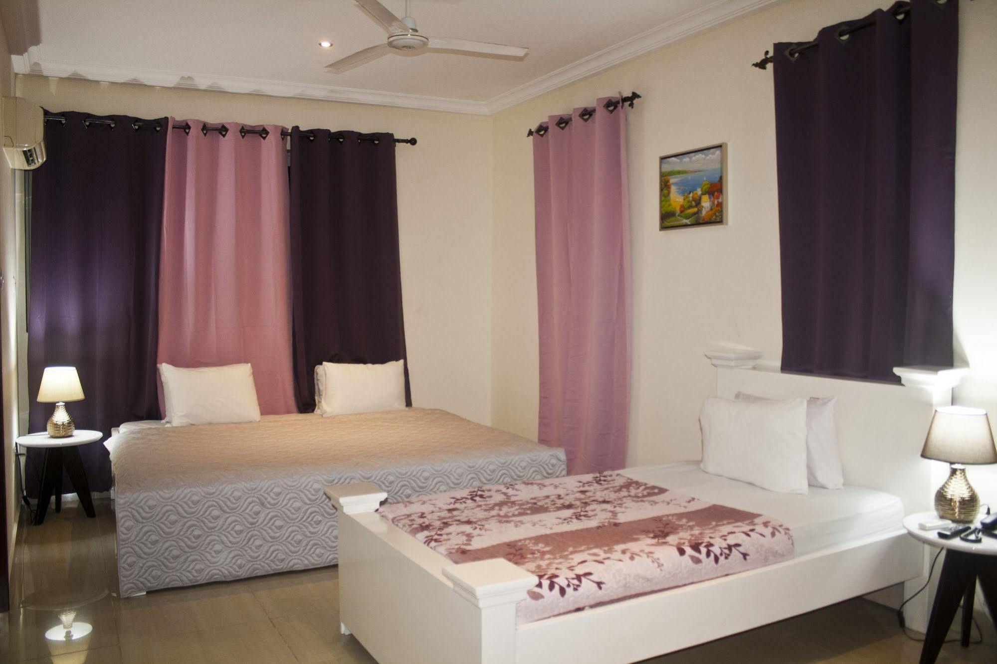 @Home Boutique B&B Hostel And Suite Accra Esterno foto